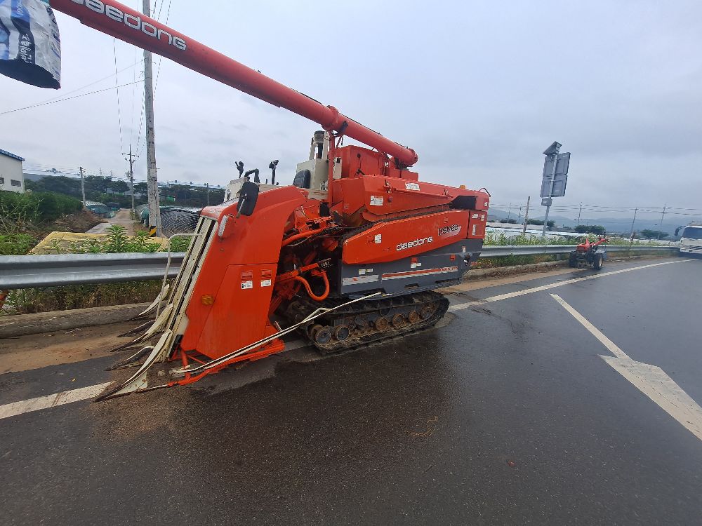 대동 콤바인 DSM65G (4조식) 앞좌측면