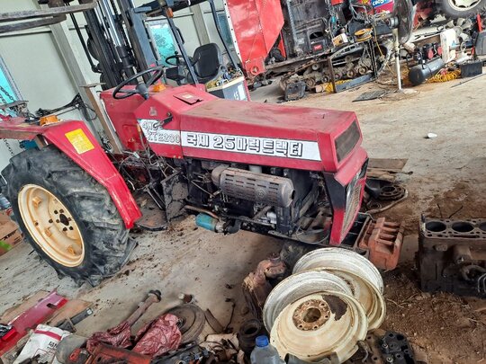 Kukje Tractor KTE230 (25hp) 앞좌측면