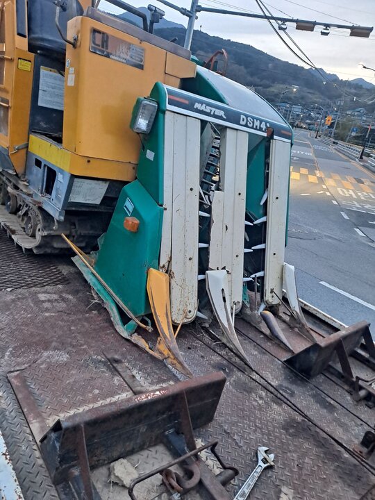 대동 콤바인 DSM41 (3조식) 앞좌측면