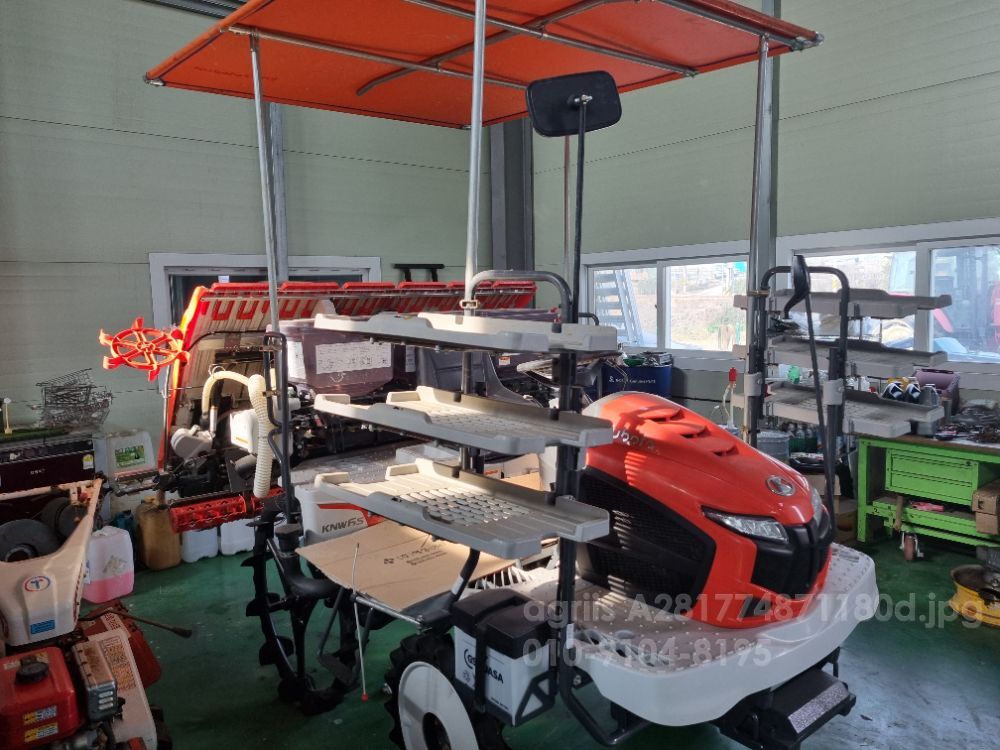 구보다 이앙기 KNW6SF-GS (6조식) 뒤우측면