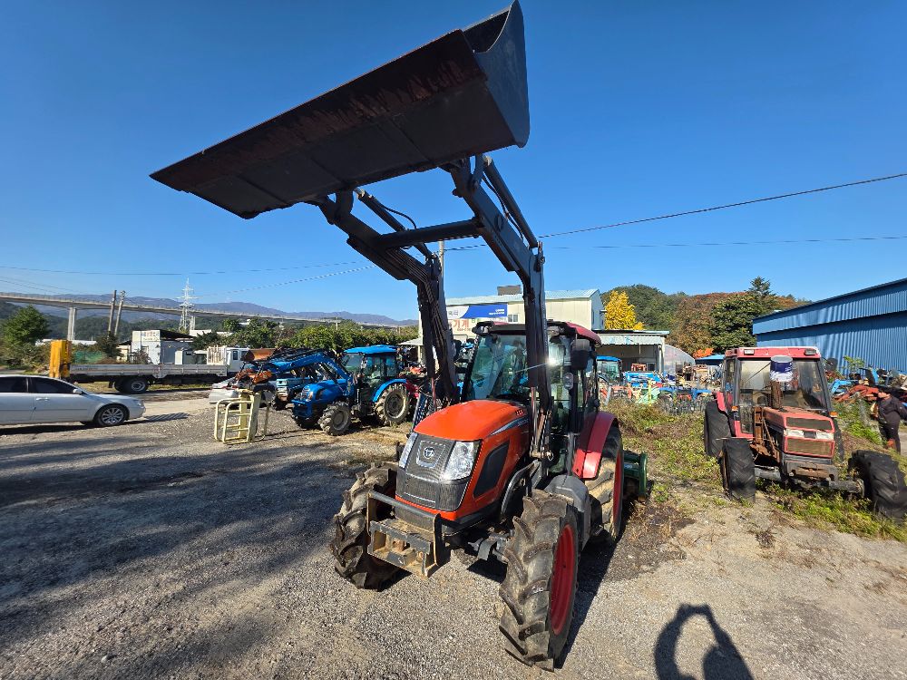 Daedong Tractor FX850 (85hp) 앞좌측면