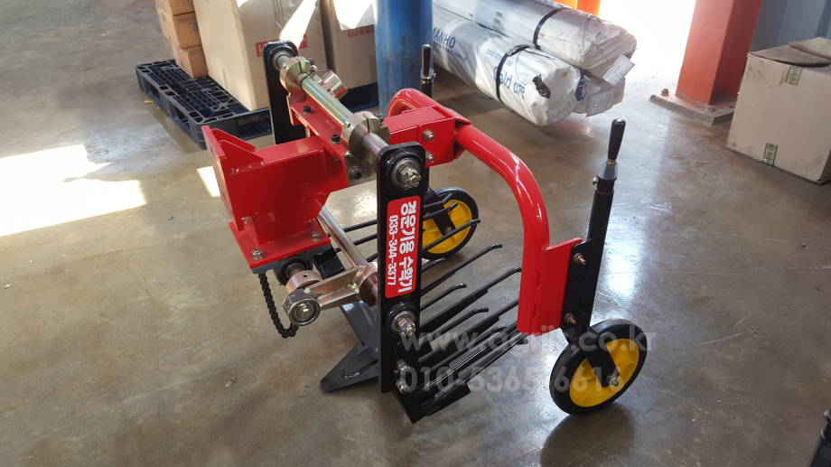  감자 고구마수확기 경운기용 감자고구마 수확기  뒤우측면