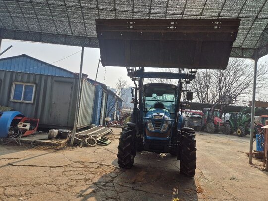 LS 트랙터 XP7102-EDPS-MP (102마력) 앞좌측면