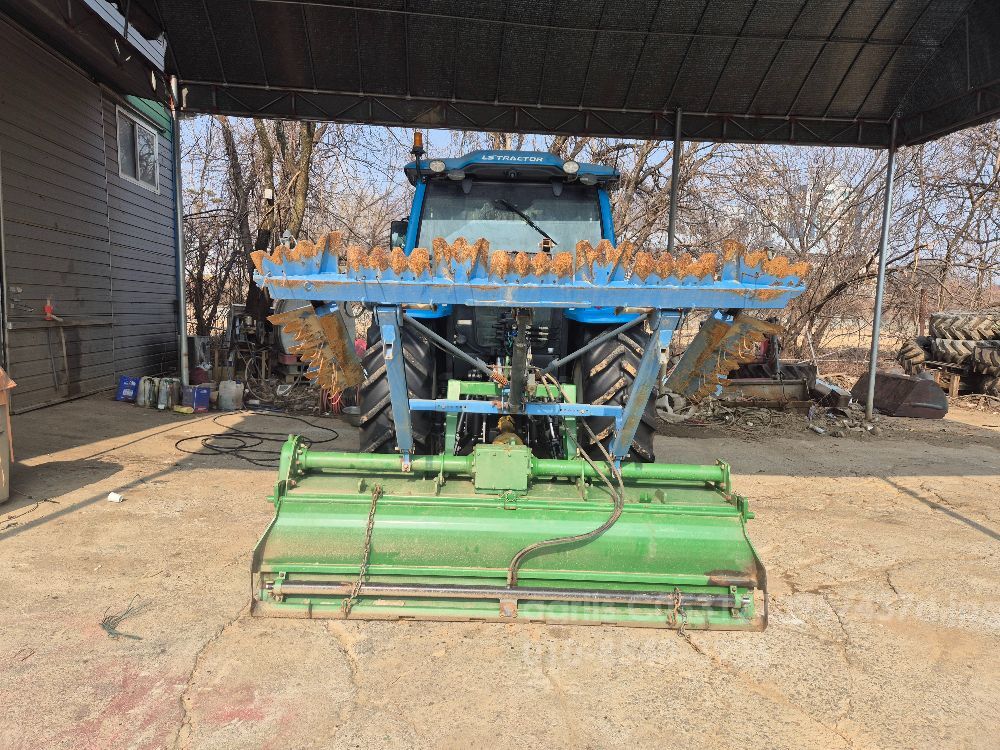 LS 트랙터 XP7102-EDPS-MP (102마력) 뒤우측면