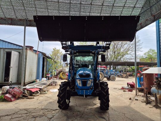 LS 트랙터 MT5.73 (73.9마력) 앞좌측면