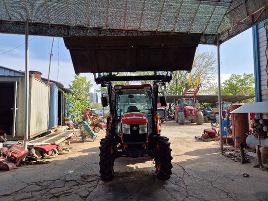 구보다 트랙터 L62C (62마력) 앞좌측면