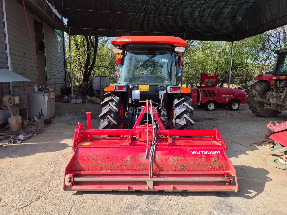 구보다 트랙터 L62C (62마력) 뒤우측면