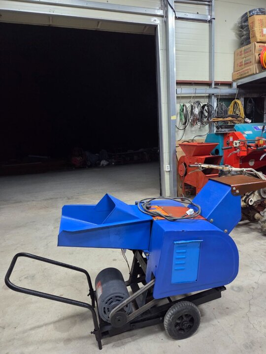 잔가지 파쇄기 잔가지 파쇄기  앞좌측면