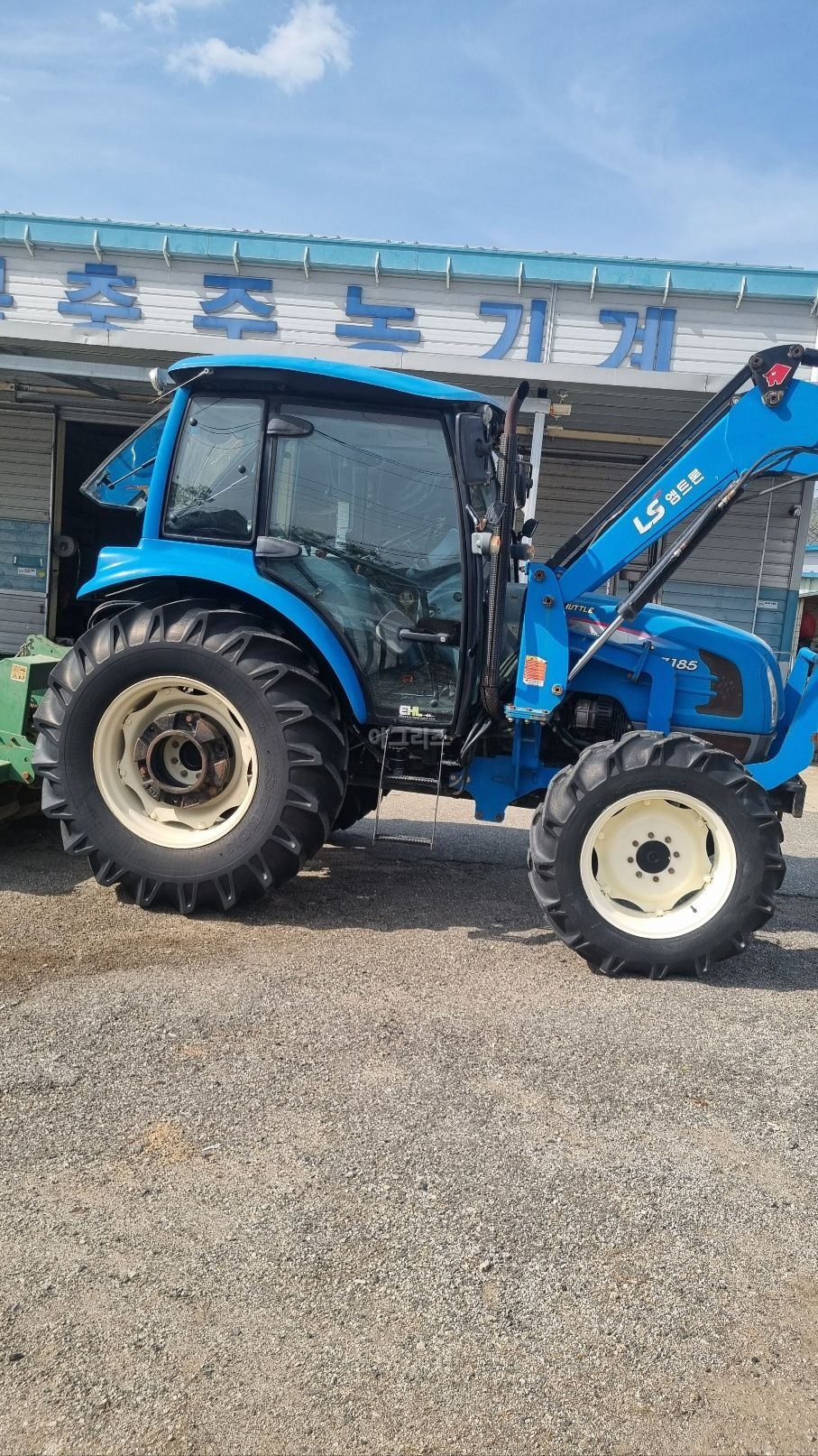 LS Tractor P7185 (88hp) 뒤우측면