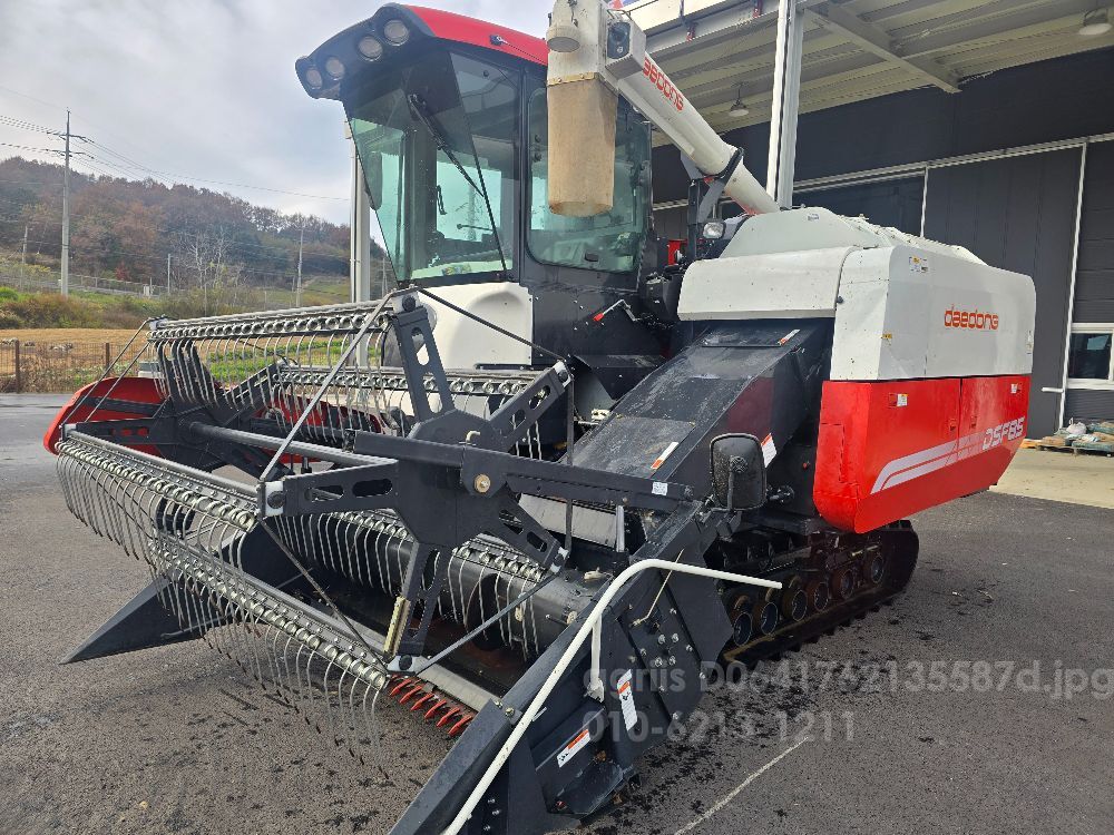 Daedong Combine Harvester DSF85C (보통형) 뒤우측면
