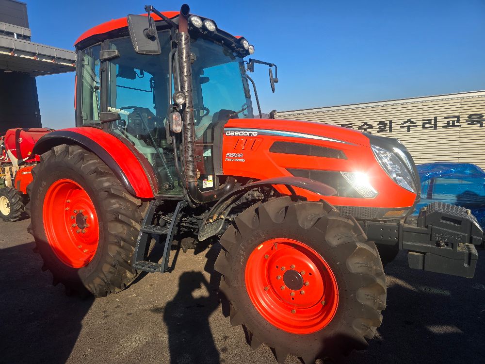 Daedong Tractor PX900APSC (90hp) 앞좌측면