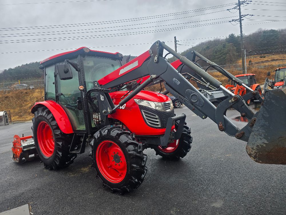 국제 트랙터 LUXEN700 (70마력) 앞좌측면