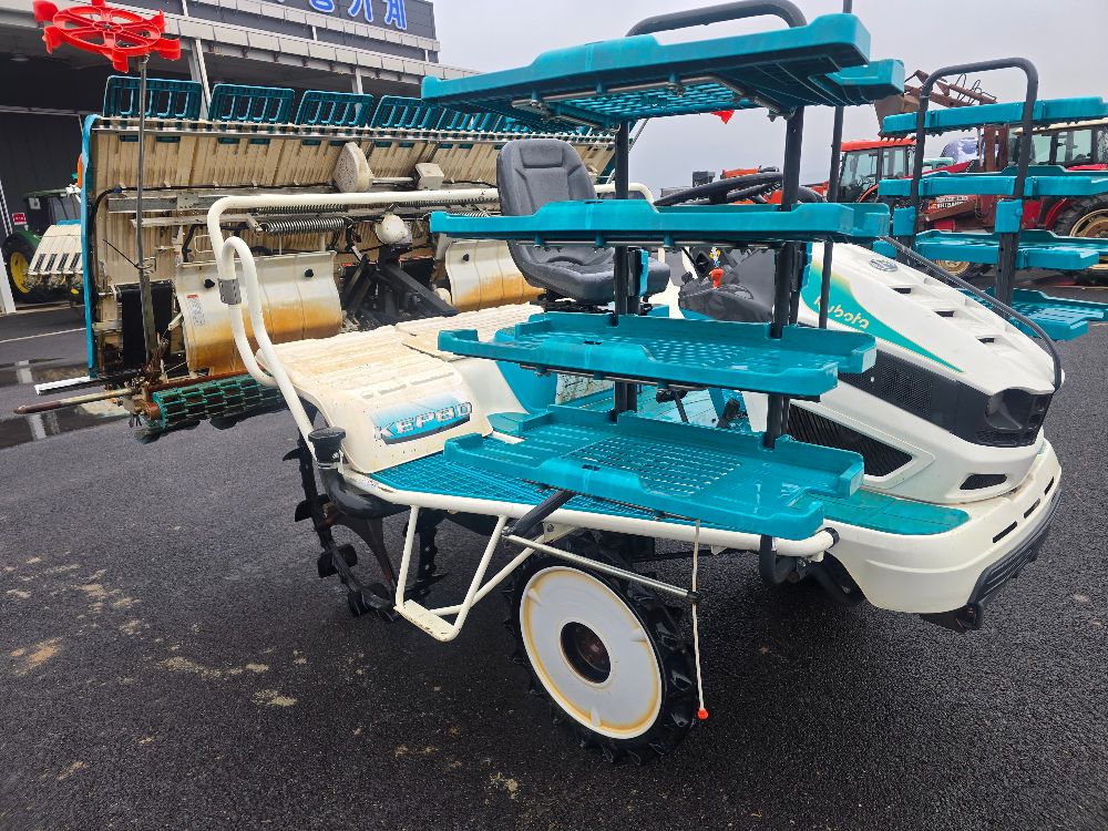Kubota Rice transplanter KEP8DF (8Rows) 앞좌측면