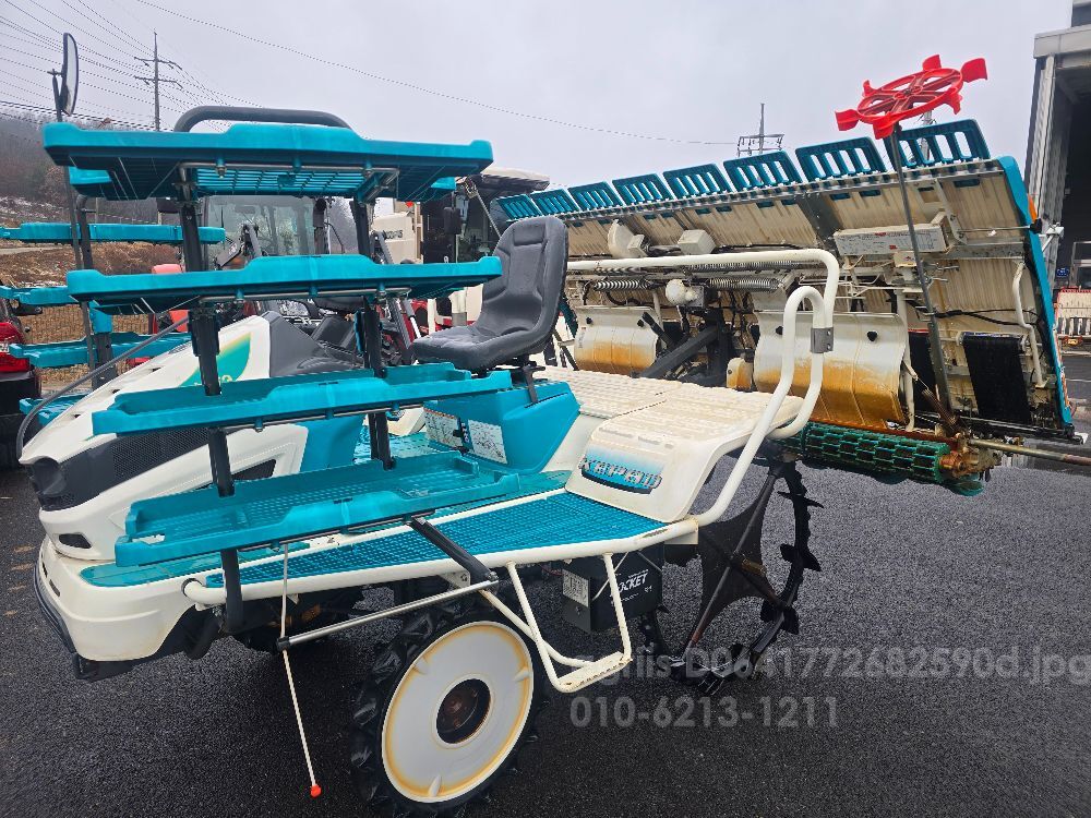 Kubota Rice transplanter KEP8DF (8Rows) 뒤우측면