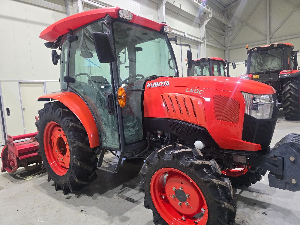 Kubota Tractor L60C (62.1hp) 앞좌측면