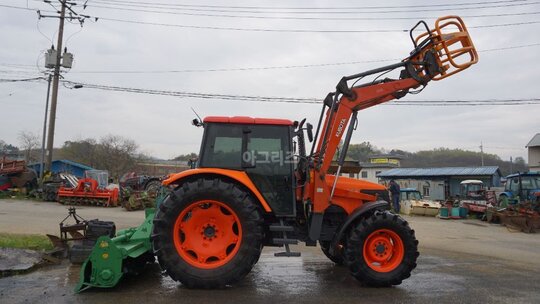 Kubota Tractor M125X (125hp)