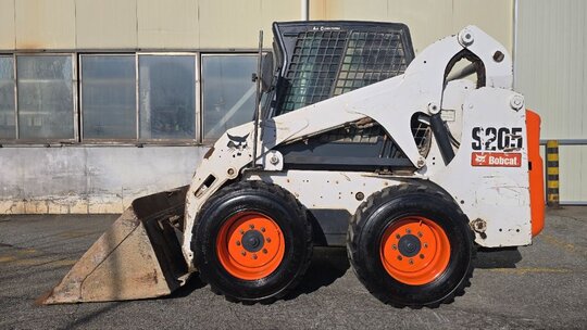  Skid steer loader S205 