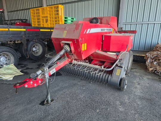  Rectangle Baler MF 
