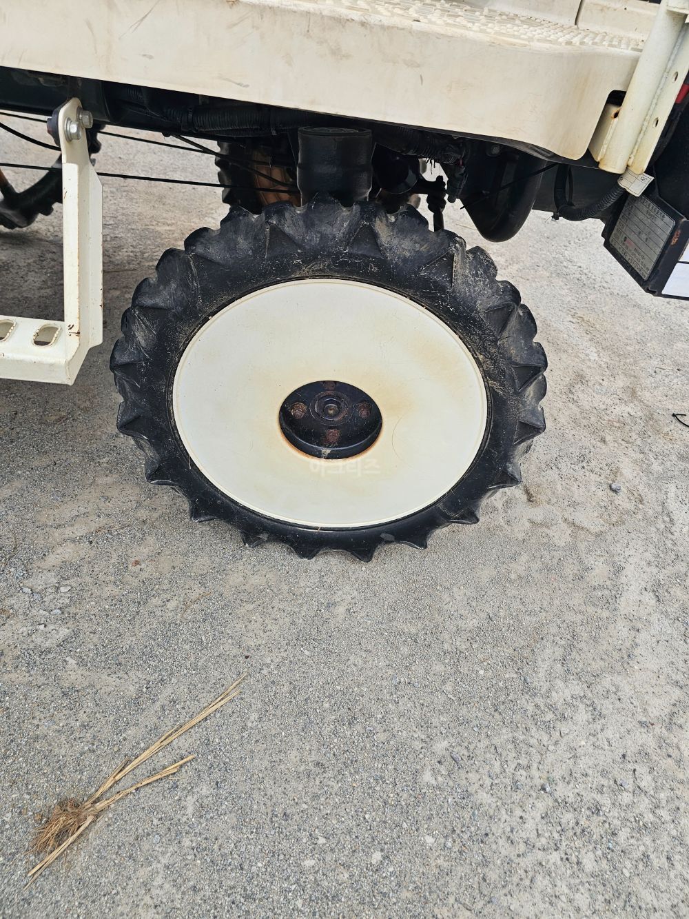 대동 이앙기 DRP60DSZF (6조식) 뒤우측면