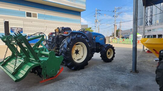 LS Tractor R48 (48hp)