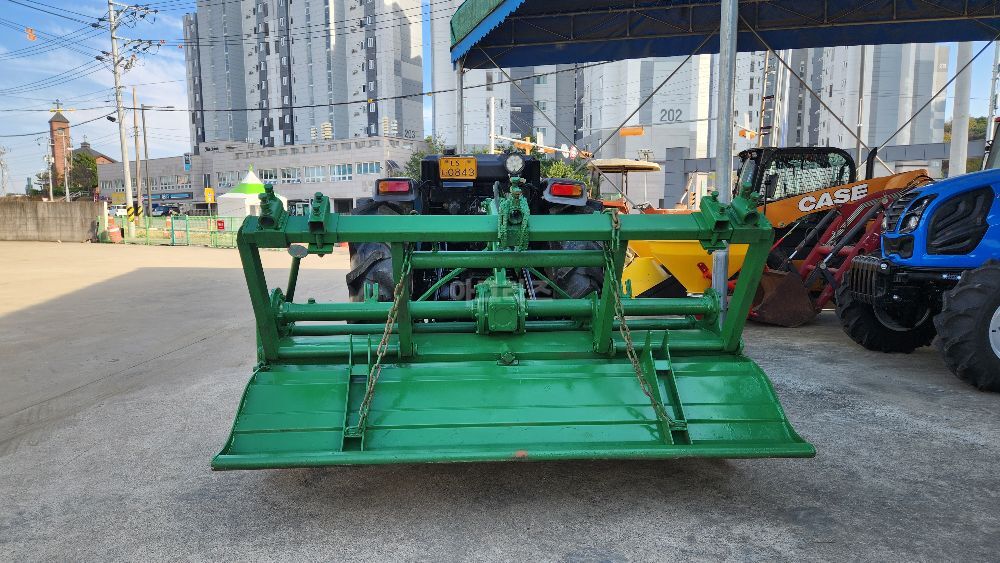 LS Tractor R48 (48hp) 뒤우측면