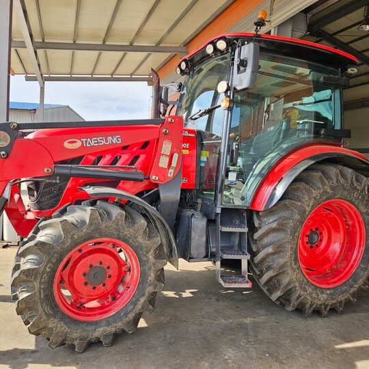 국제 트랙터 LUXEN1100 (117마력) 앞좌측면