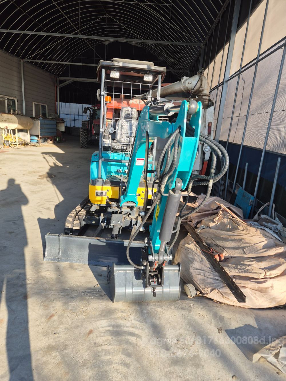  굴삭기 HJㅡ018 (1.8톤) 뒤우측면