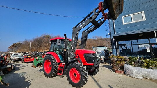 TYM 트랙터 T115 (115마력) 앞좌측면