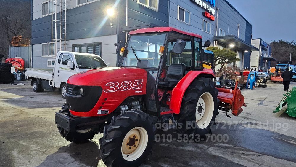 국제 트랙터 NF385 (38마력) 뒤우측면