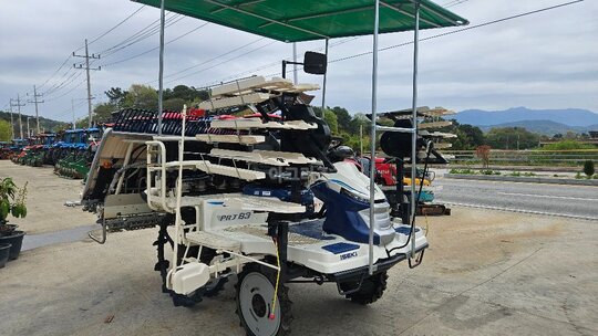 TYM Rice transplanter PRJ83DL (8Rows) 앞좌측면