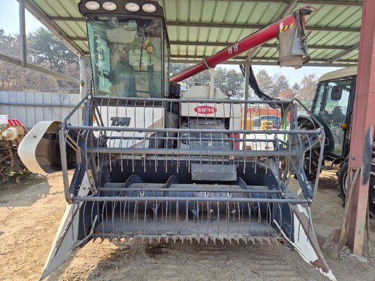 TYM 콤바인 TH750 (보통형) 앞좌측면