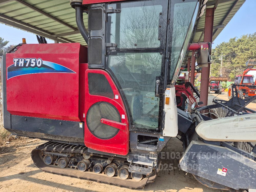 TYM 콤바인 TH750 (보통형) 뒤우측면