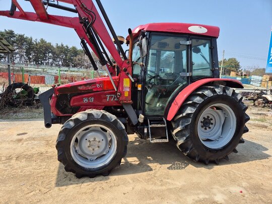 TYM 트랙터 T720 (72마력) 앞좌측면
