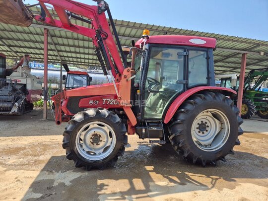 TYM 트랙터 T720 (72마력) 앞좌측면