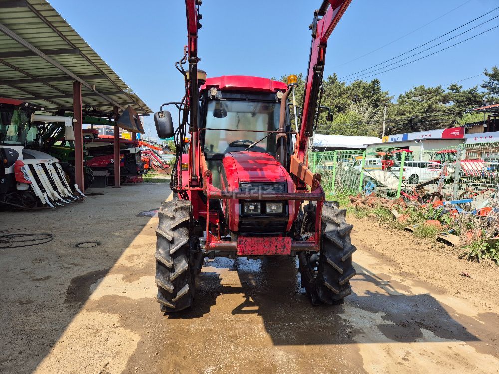 TYM 트랙터 T720 (72마력) 뒤우측면