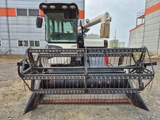 Daedong Combine Harvester DSF85 (보통형) 앞좌측면