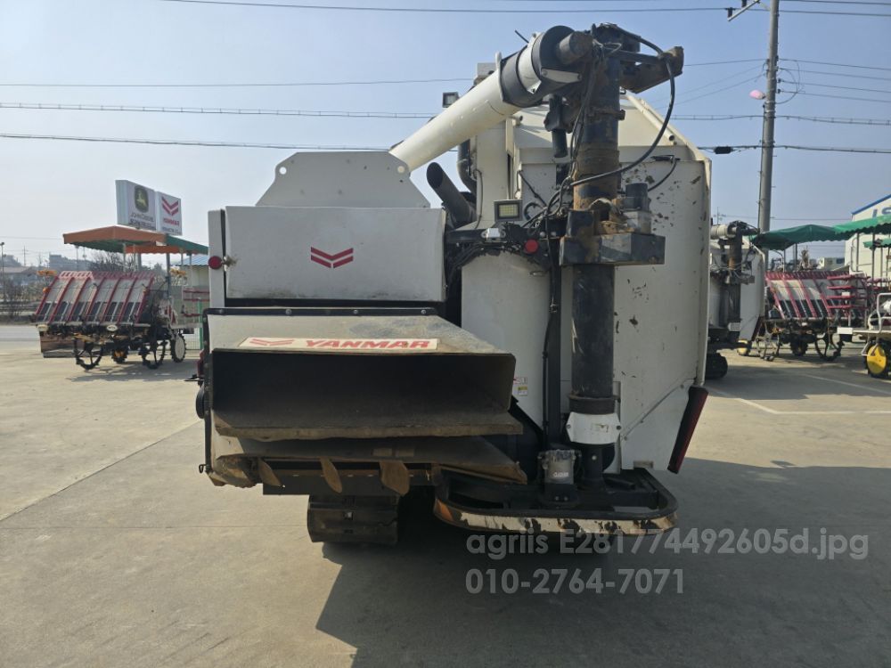 Yanmar Combine Harvester YH700M (보통형) 뒤우측면