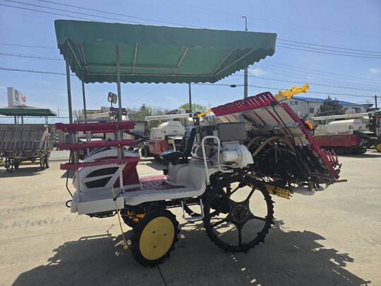 얀마 이앙기 YR6DZ-F (6조식) 앞좌측면