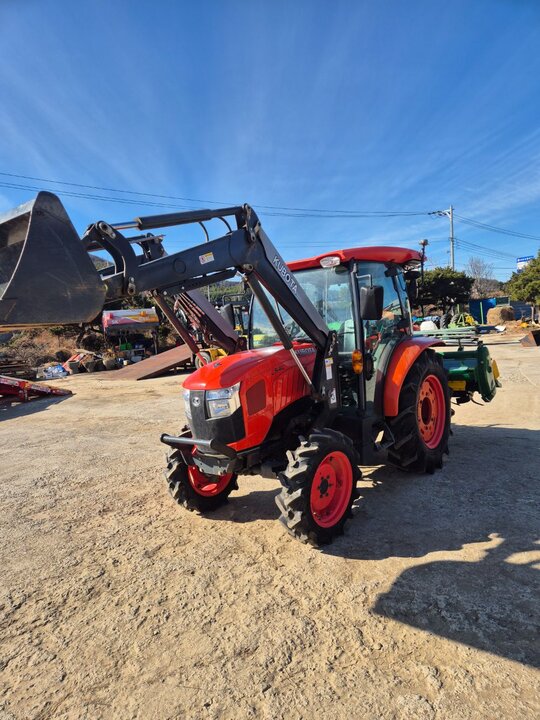 구보다 트랙터 L54 (55.9마력) 앞좌측면