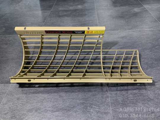 Kukje Combine Harvester KC6130CXA2번처리망 (6Rows) 앞좌측면