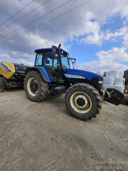 뉴홀랜드 트랙터 TM130 (125마력) 앞좌측면