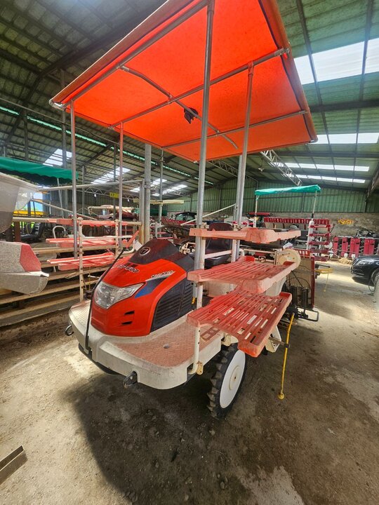 Daedong Rice transplanter ERP60DX (6Rows) 앞좌측면