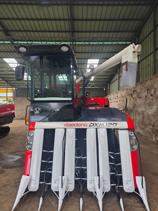 대동 콤바인 DXM120 (6조식) 앞좌측면