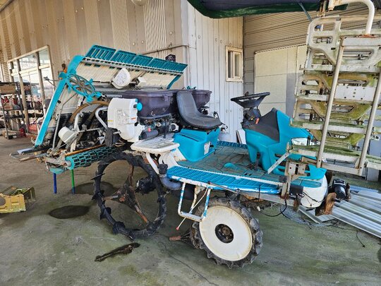 Kubota Rice transplanter KZP67FR (6Rows) 앞좌측면