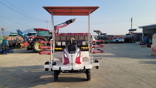 얀마 이앙기 YR6DA (6조식) 앞좌측면