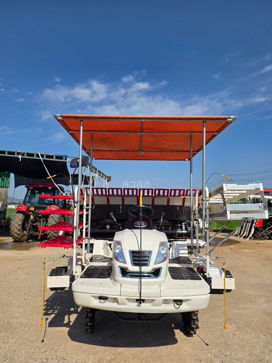 Kukje Rice transplanter RGO-80SD (8Rows) 앞좌측면