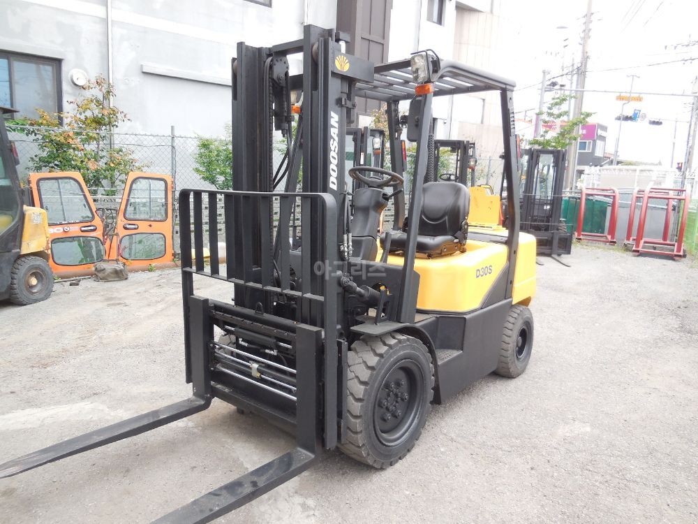  Forklift 두산 D30s (복합자동발) 뒤우측면