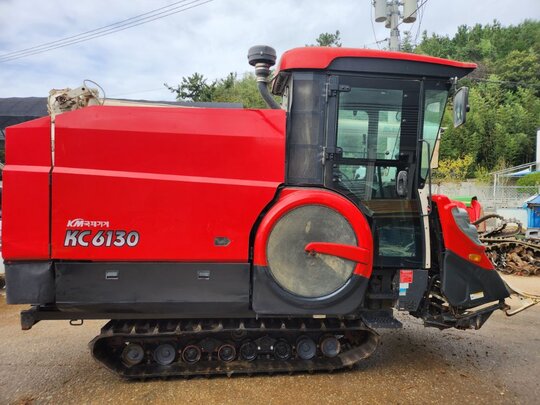 국제 콤바인 KC6130 (6조식) 앞좌측면