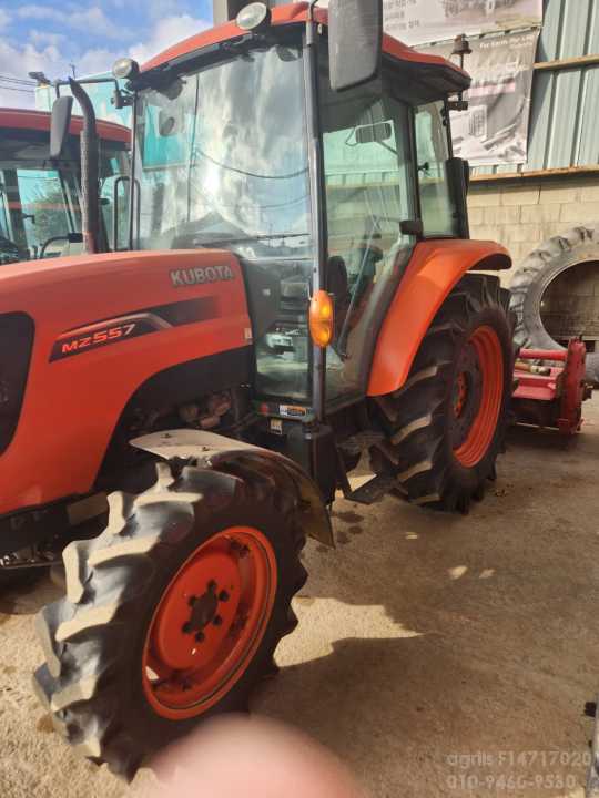 구보다 트랙터 MZ557 앞좌측면