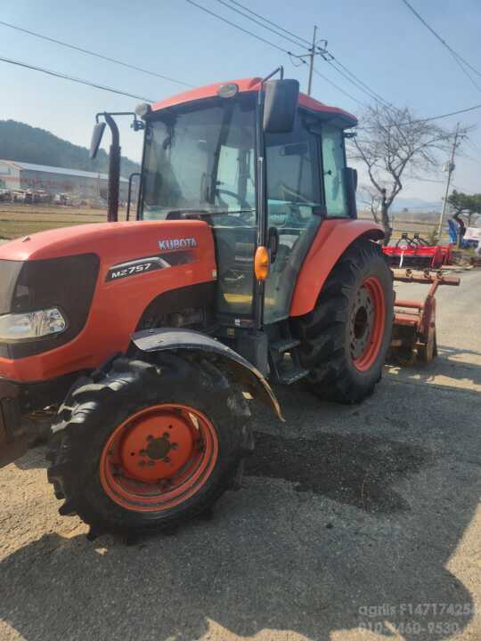 Kubota Tractor MZ757 (80hp) 앞좌측면